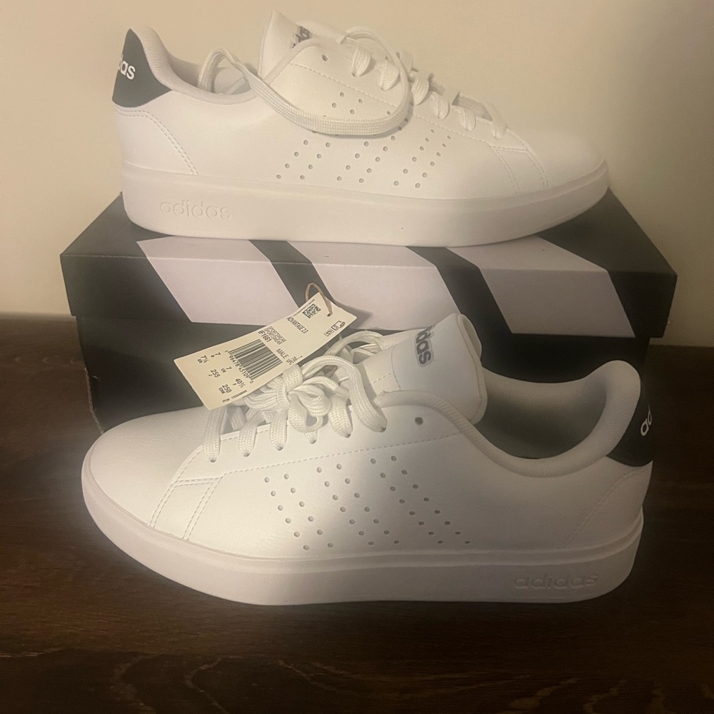 NEW Adidas Advantage 2.0 White and Black Sneakers men’s size 7.5